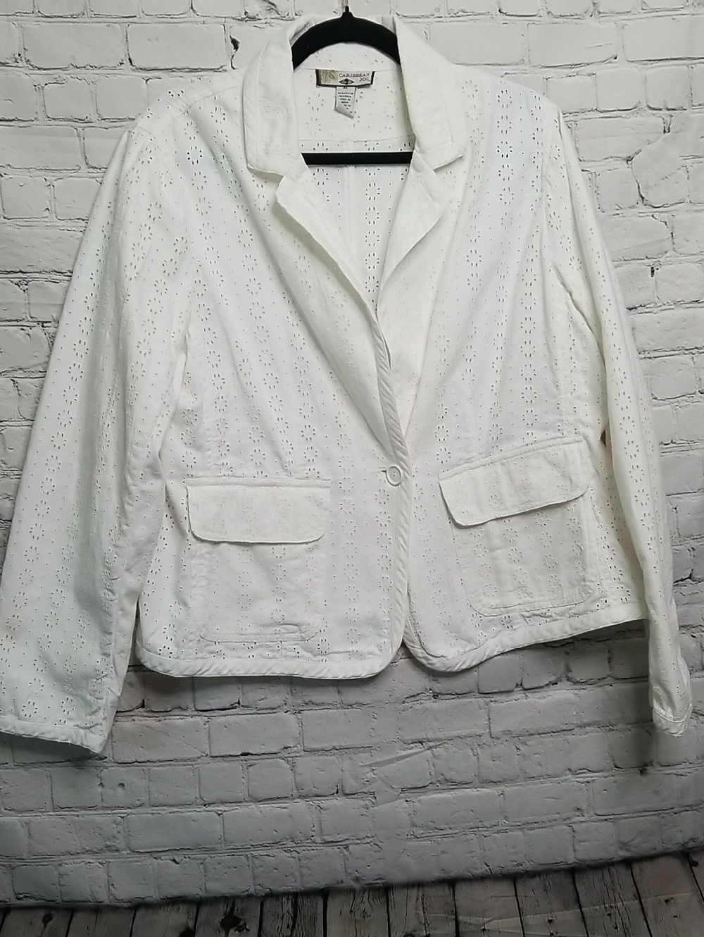 Caribbean Joe White Eyelet Blazer Large Front Pockets EUC